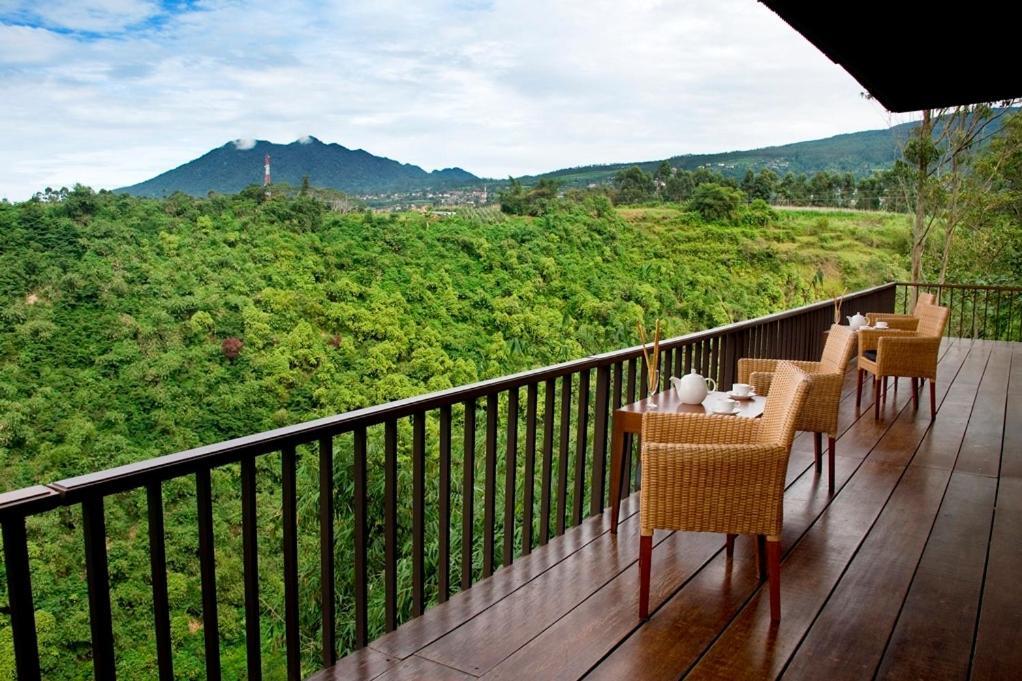 ซันเกรีย รีสอร์ต แอนด์ สปา Hotel เล็มบัง ภายนอก รูปภาพ